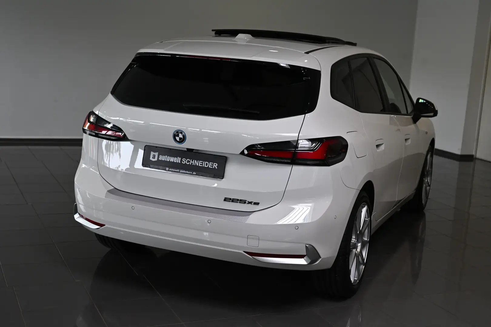 BMW 225 e xDrive AHK Pano HUD Weiß - 2