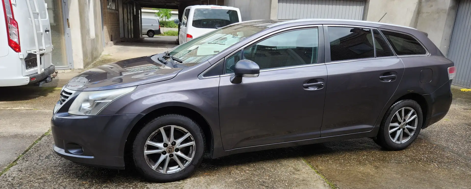 Toyota Avensis 2.0 TDi  klimat 1900 Pr Exp hors EU  ou +TVA - 2