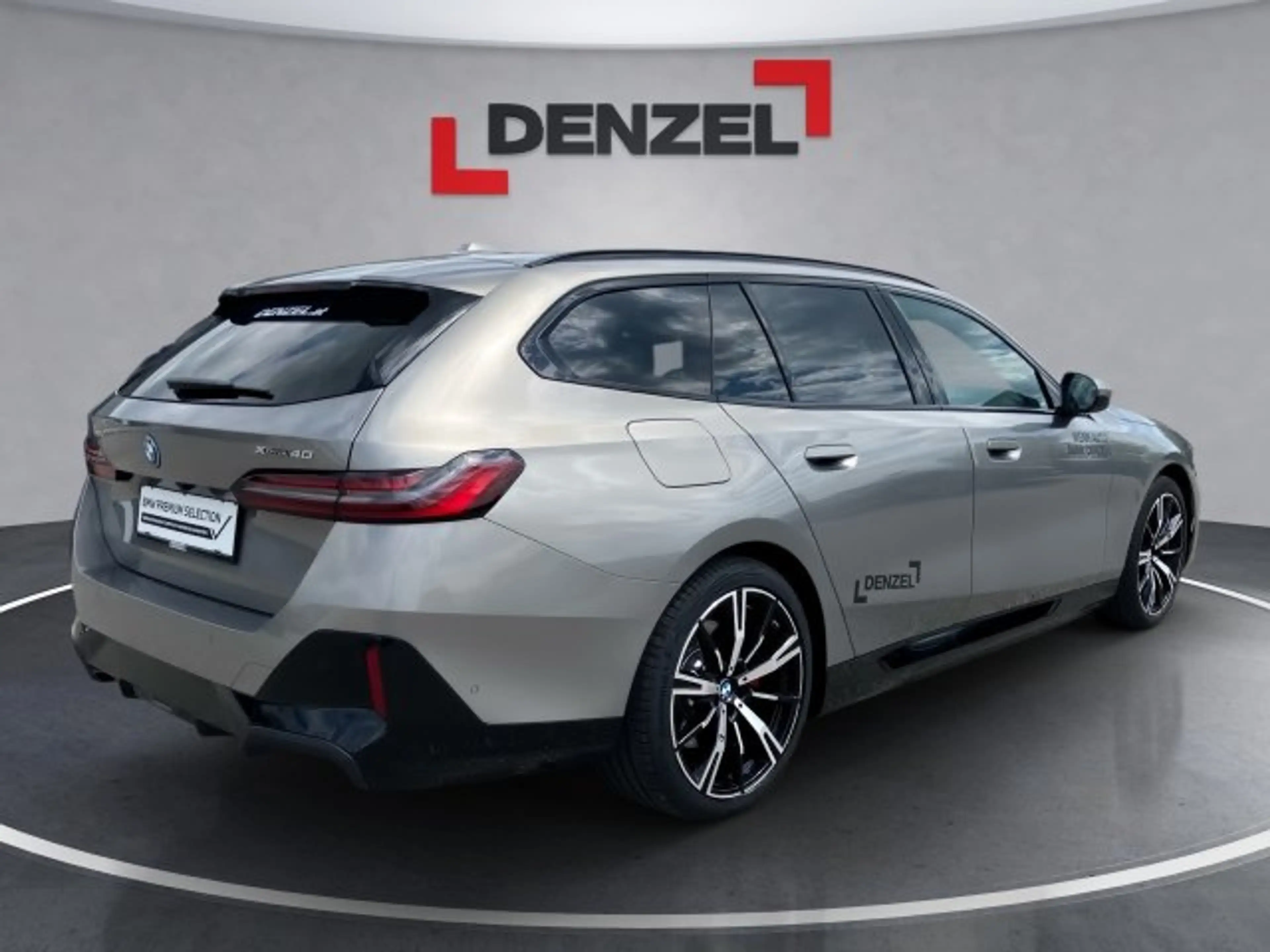 BMW i5 xDrive40 Touring — photo 4
