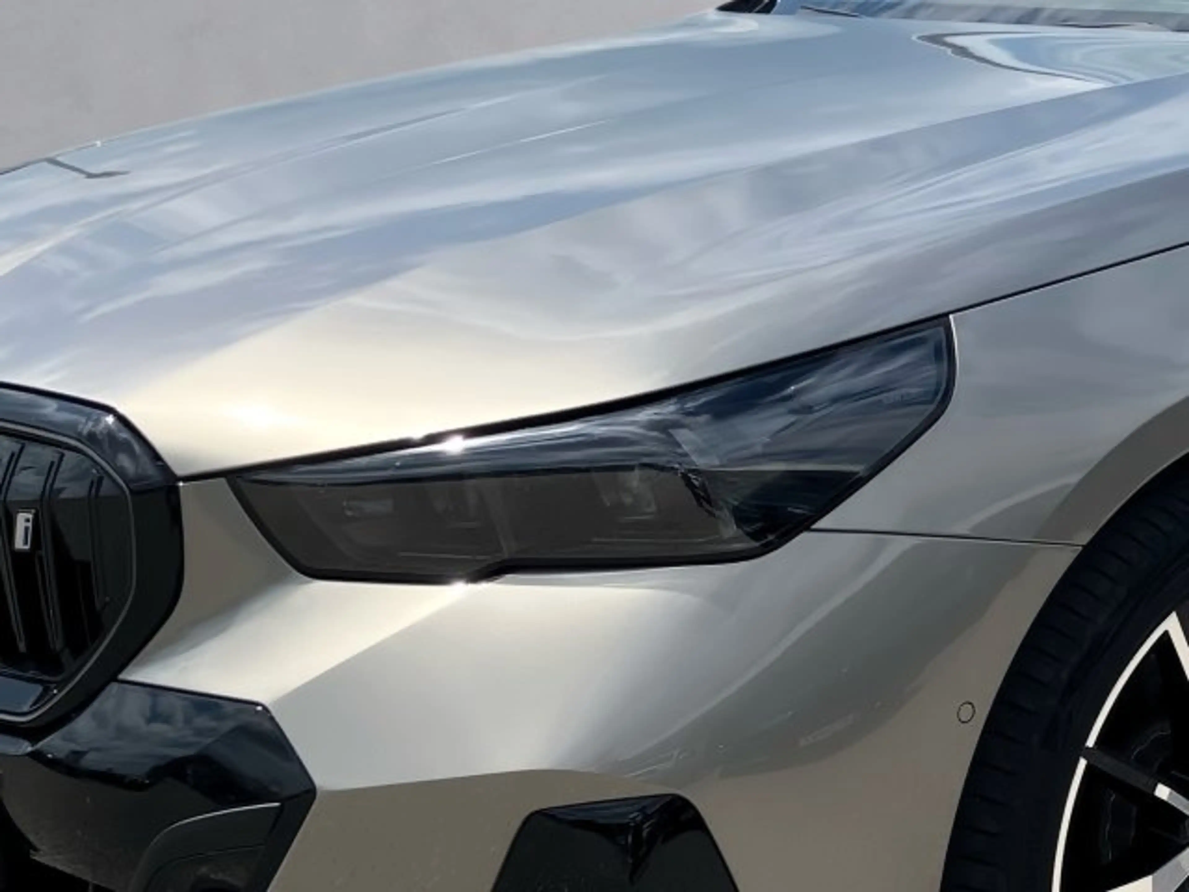BMW i5 xDrive40 Touring — photo 7