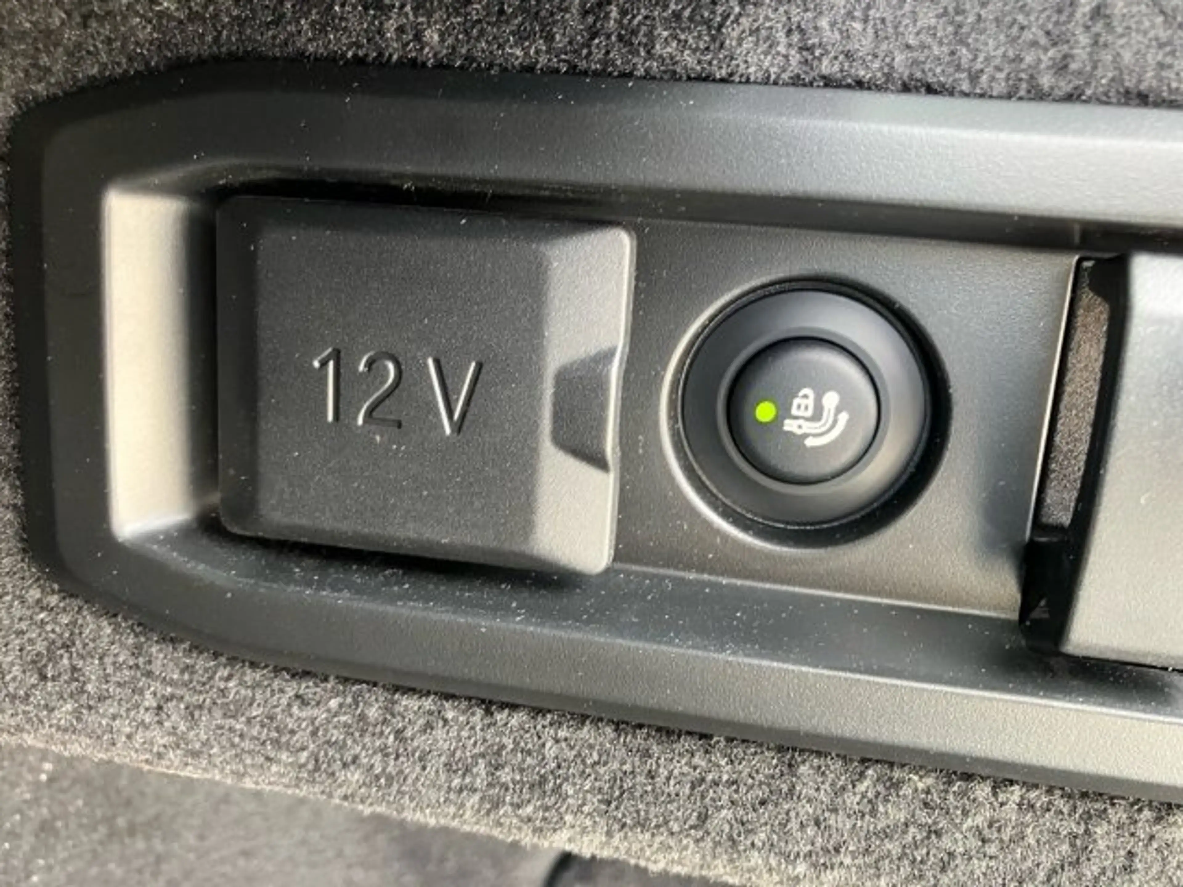 BMW i5 xDrive40 Touring — photo 14