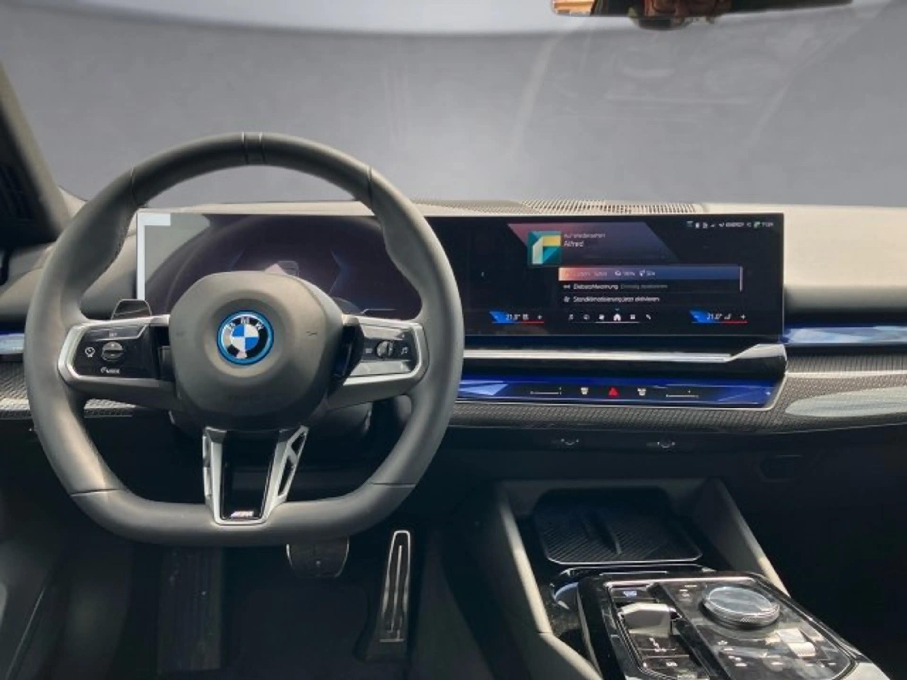 BMW i5 xDrive40 Touring — photo 9
