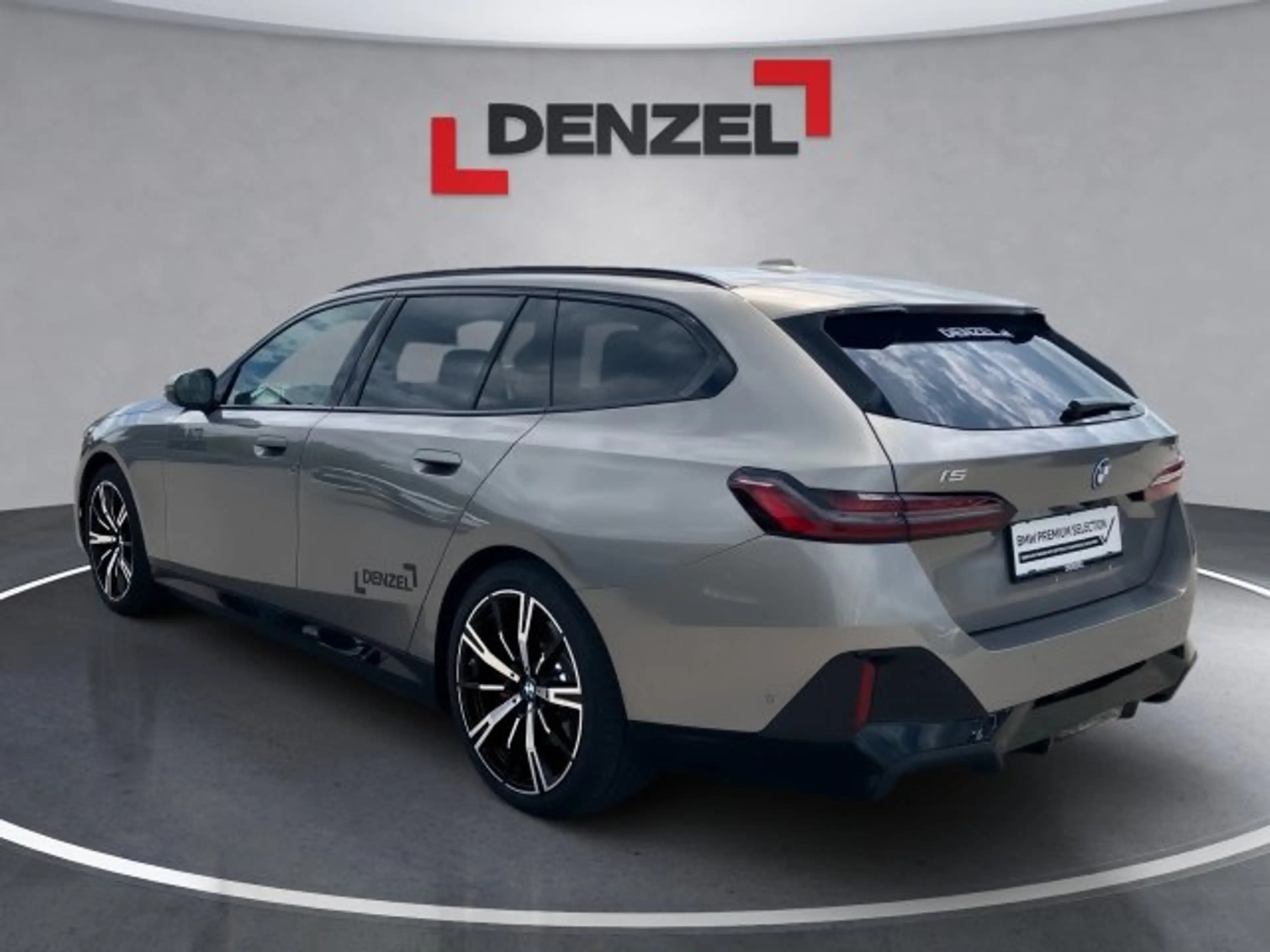 BMW i5 xDrive40 Touring — photo 3
