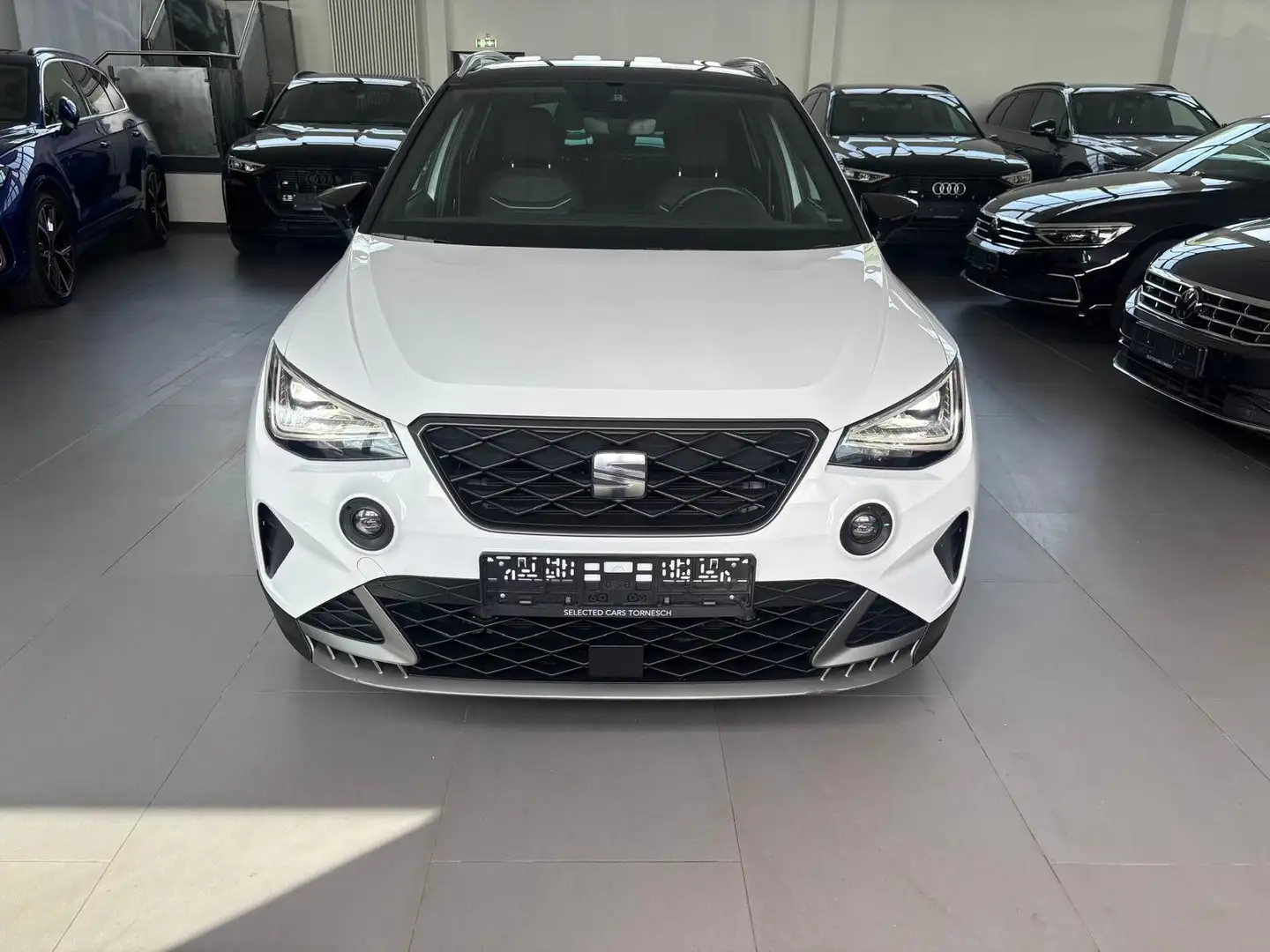 SEAT Arona FR-Line 1.0 TSI DAB/LED/PDC/17° Wit - 2