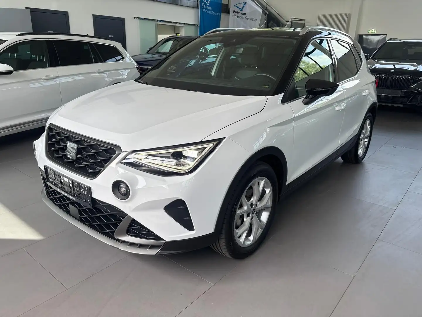 SEAT Arona FR-Line 1.0 TSI DAB/LED/PDC/17° Wit - 1