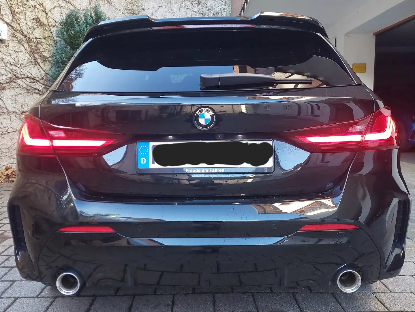 BMW 120 120i Aut. M Sport Schwarz - 2