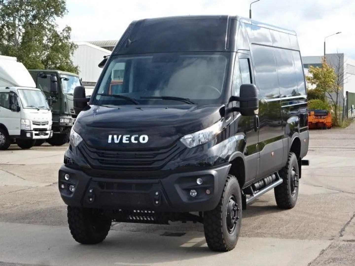 Iveco Daily Kasten 55S 18HA8 V WX 4x4 Schwarz - 2