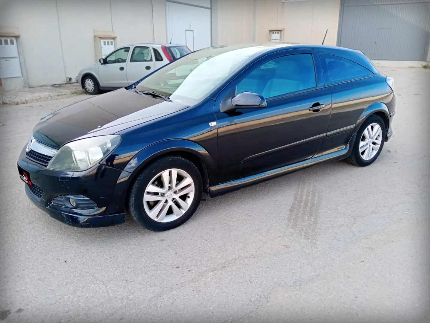 Opel Astra 1.7CDTI Cosmo Schwarz - 1