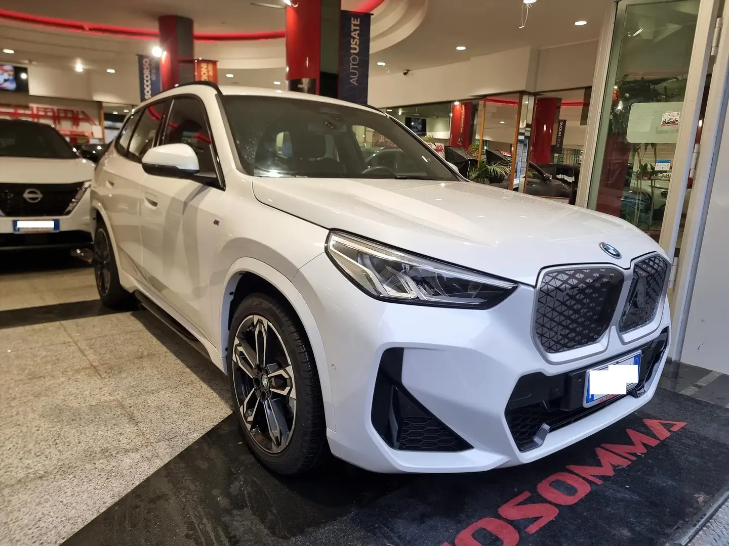 BMW iX1 X1 U11 edrive 20 MSport 92 CV ELETTRICA Bianco - 2