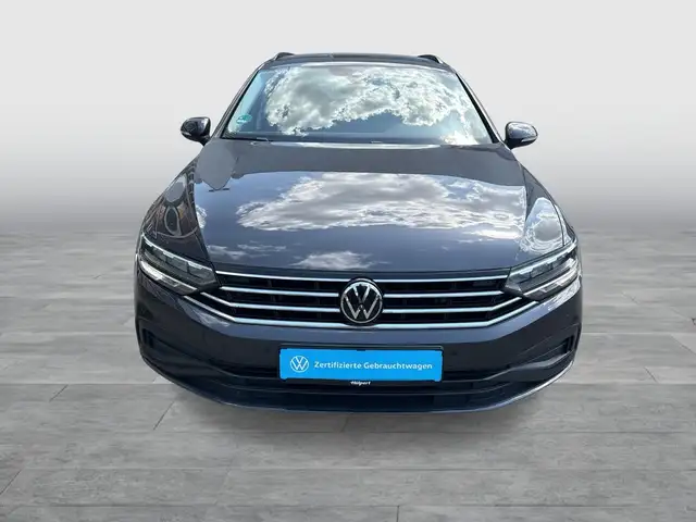 Volkswagen Passat view 7