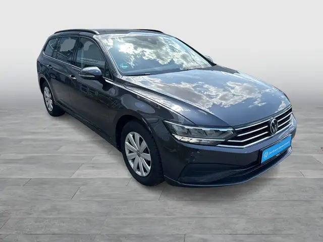 Volkswagen Passat view 6