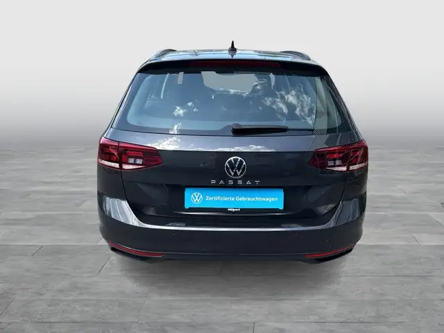 Volkswagen Passat view 4