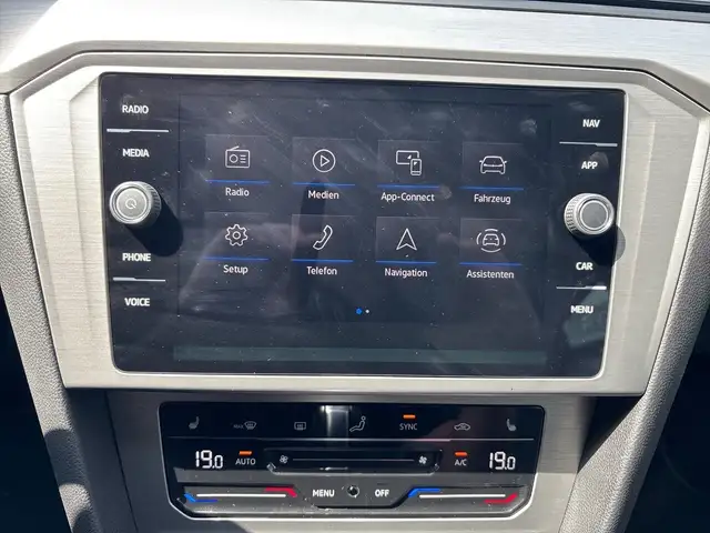 Volkswagen Passat view 14
