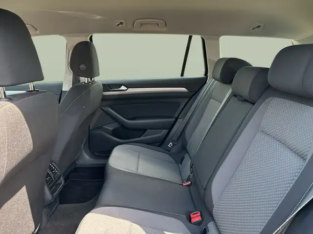 Volkswagen Passat view 12
