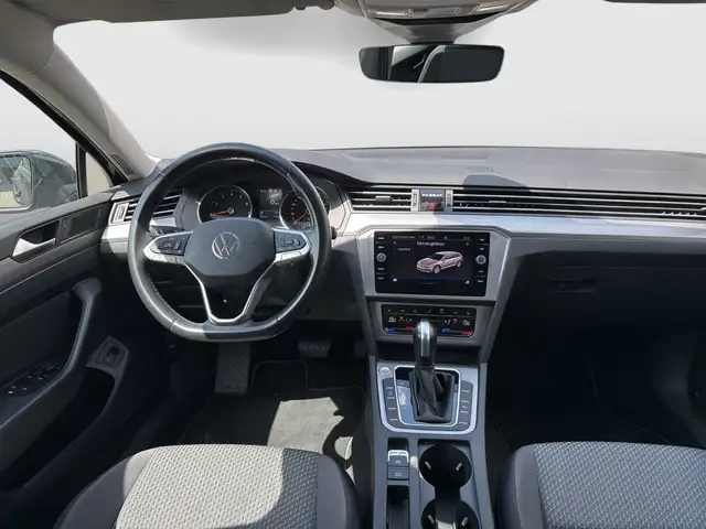 Volkswagen Passat view 10