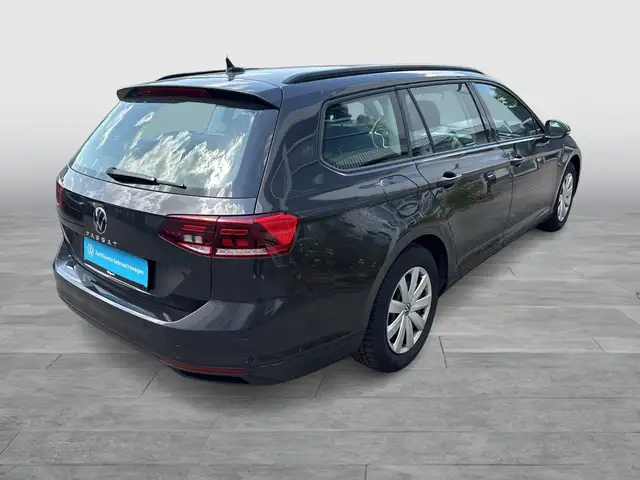 Volkswagen Passat view 5