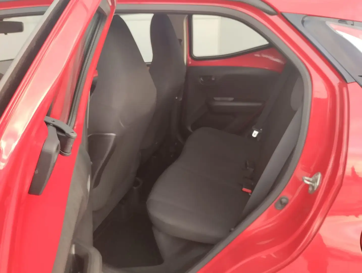 Toyota Aygo 70 x-play Rojo - 2