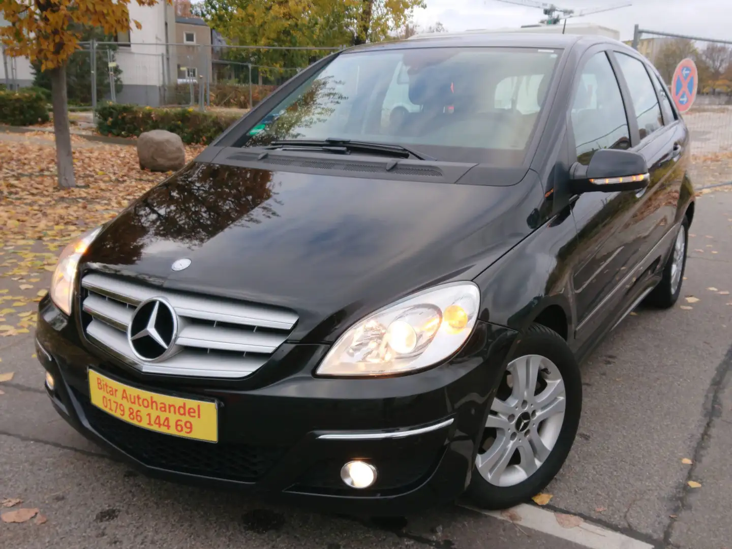 Mercedes-Benz B 180 B 180 Aut+2Hd+Navi+SHZ+PDC+Temp+AHK+Blue+N.Tüv Zwart - 2