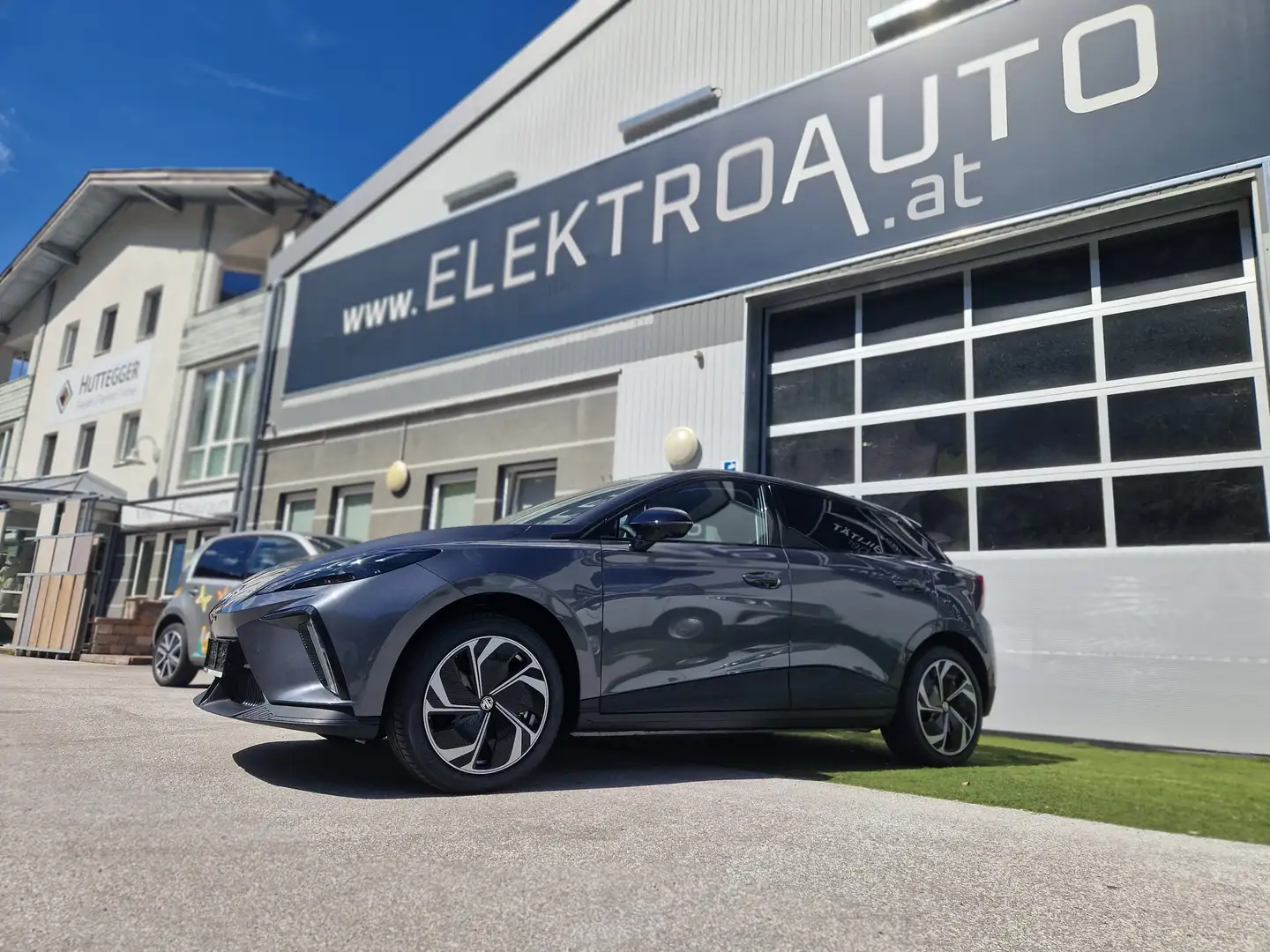 MG MG4 2026 64kWh Achtung nur mehr wenige Tage bestellbar Grau - 1