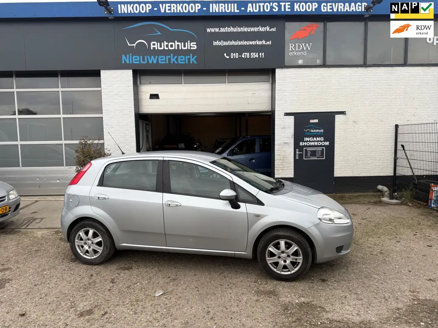 Fiat Grande Punto 1.4 Dynamic- Automaat- met Geriviseerde bak, Airco Grijs - 1