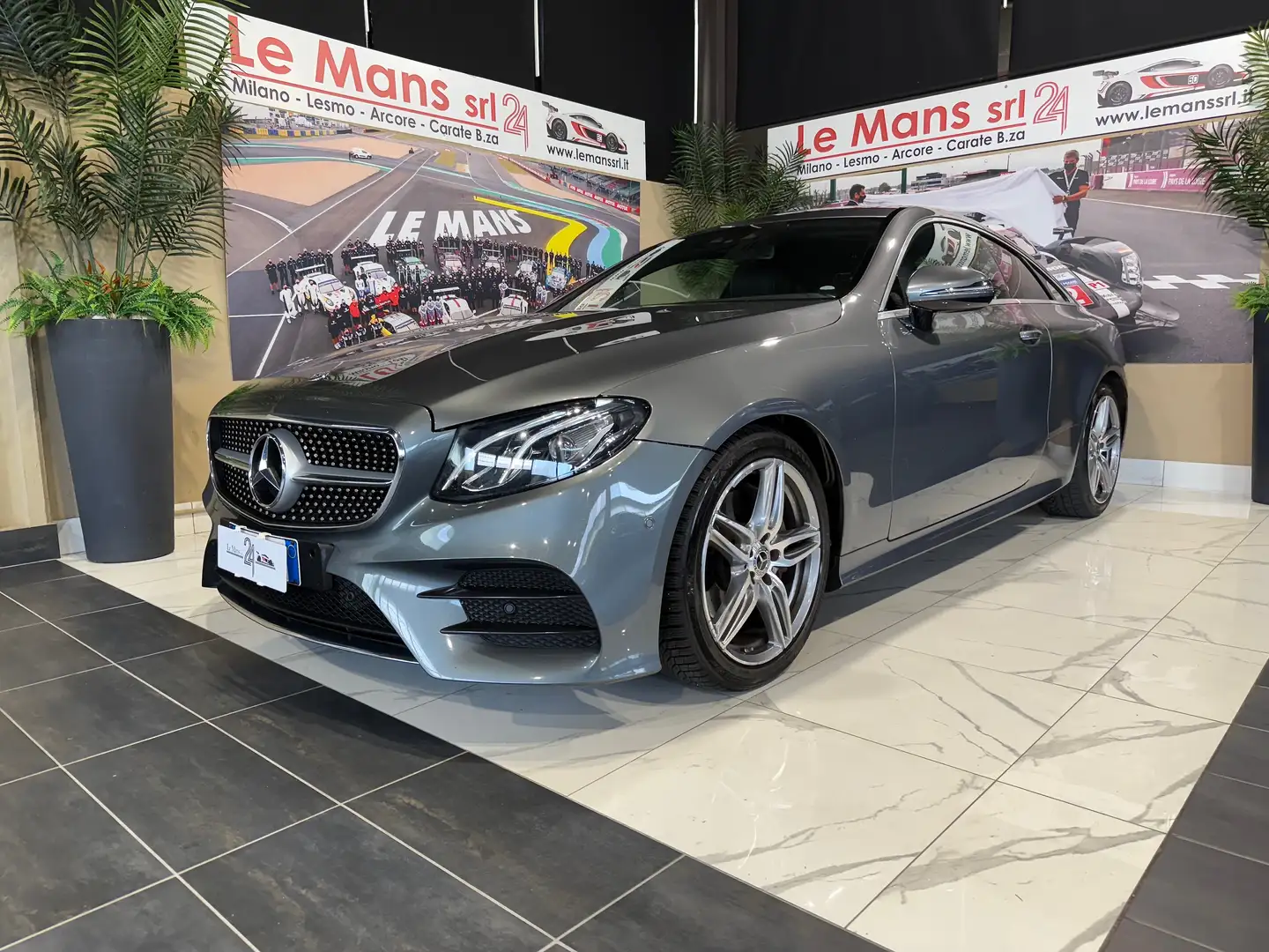 Mercedes-Benz E 220 *Riservata* Coupe d Premium Plus AMG Gris - 1