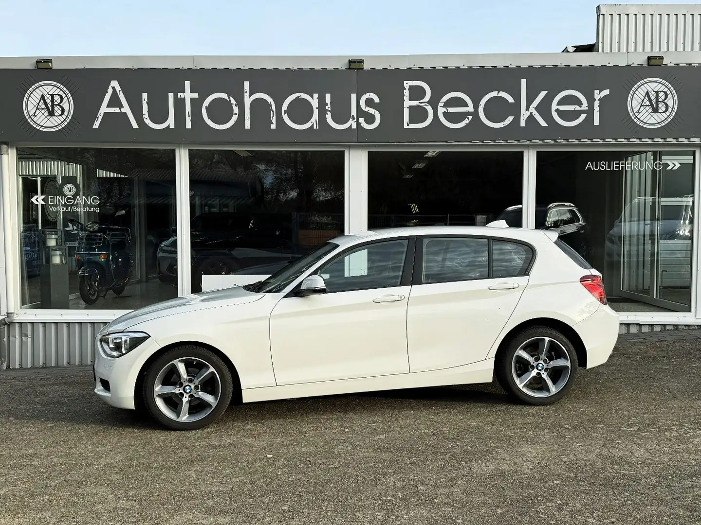 BMW 118 d+BI-XENON+SITZH.+PDC+ALLWETTERREIFEN+NAVI+ Blanc - 1