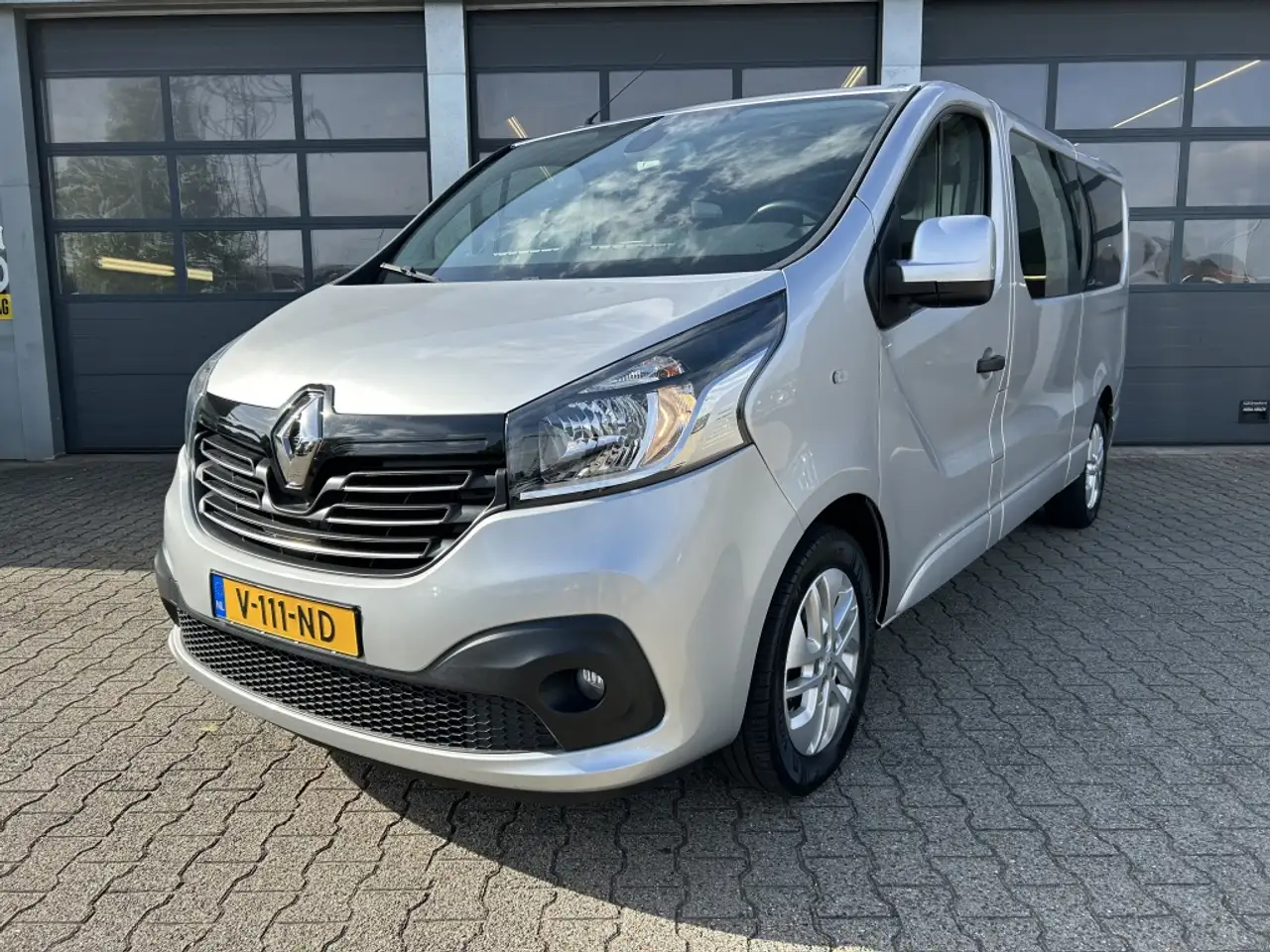 Renault Trafic GB 1.6 dCi 125pk L2H1 T29 Luxe — photo 1 of 31