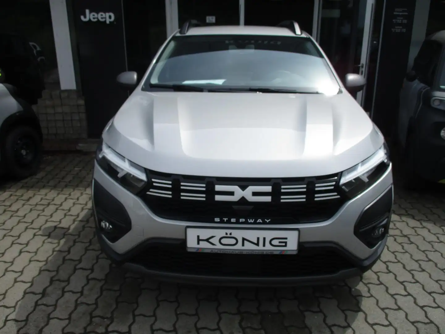 Dacia Sandero Stepway Expression+ TCe 100 ECO-G Grau - 2