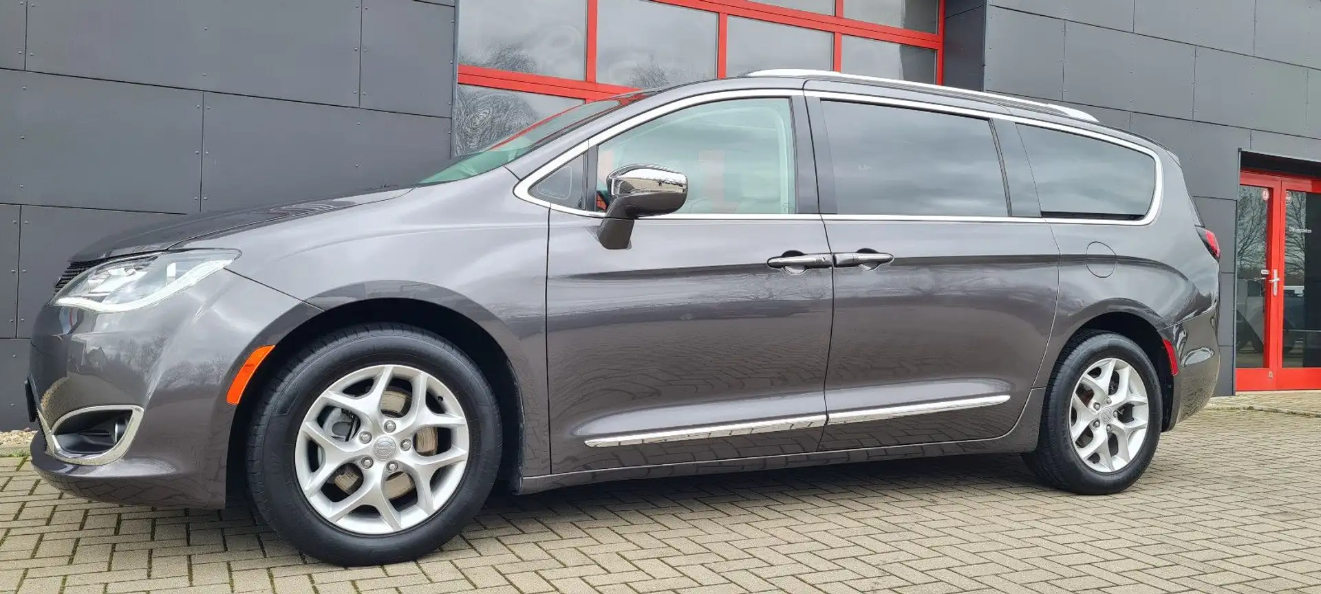 Chrysler Pacifica Chrysler Pacifica 3.6 V6 Limited RSE Leder 7Sitz Gri - 2