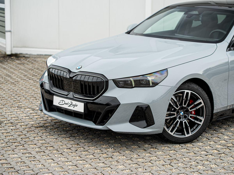 BMW 520 d xDrive Lim M-Sport PRO AHK PANO ACC H&K 360° — photo 4