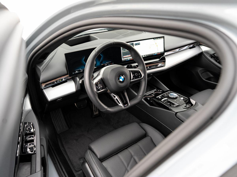 BMW 520 d xDrive Lim M-Sport PRO AHK PANO ACC H&K 360° — photo 9