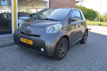 1.0 VVTi Aspiration Bronze NL-Auto / Climate contr