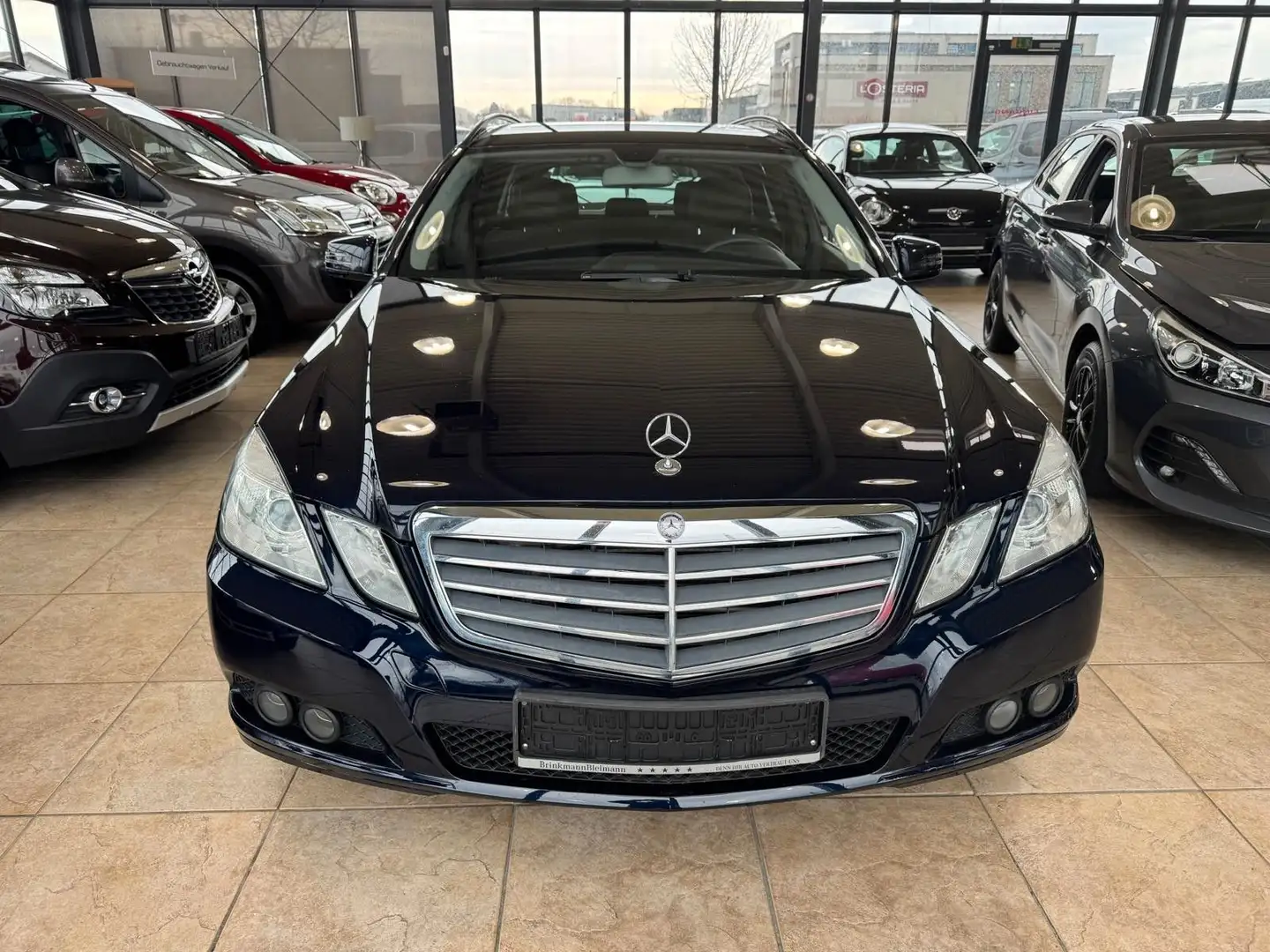 Mercedes-Benz E 350 CGI BlueEfficiency Blau - 2