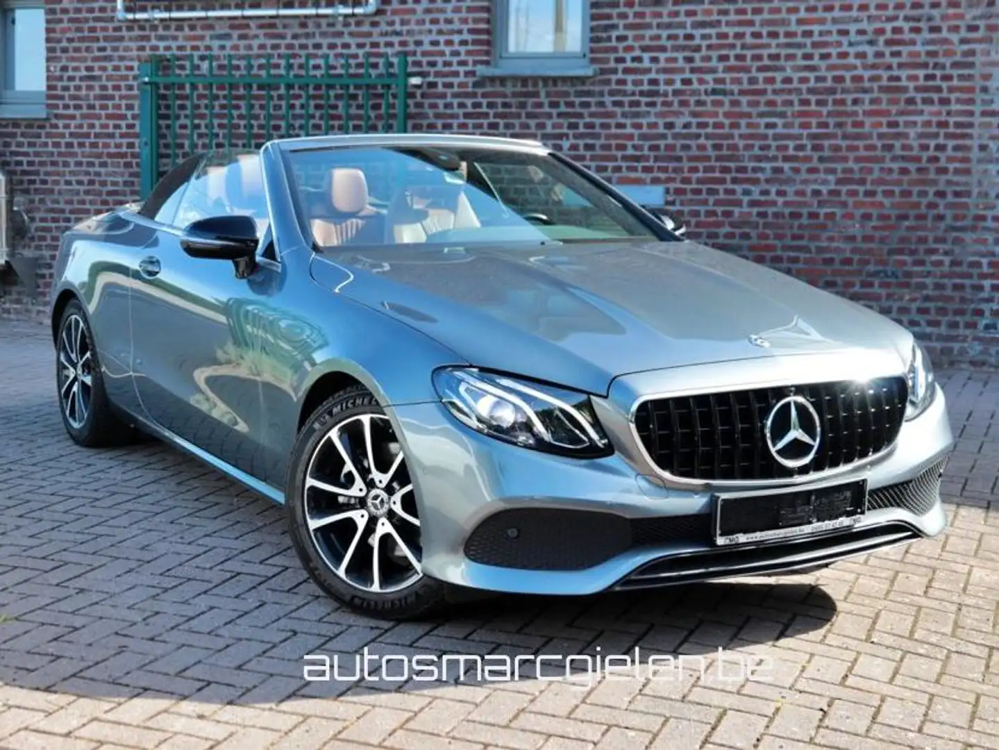 Mercedes-Benz E 200 E 200 4Matic Cabrio 9G-TRONIC Avantgarde siva - 2