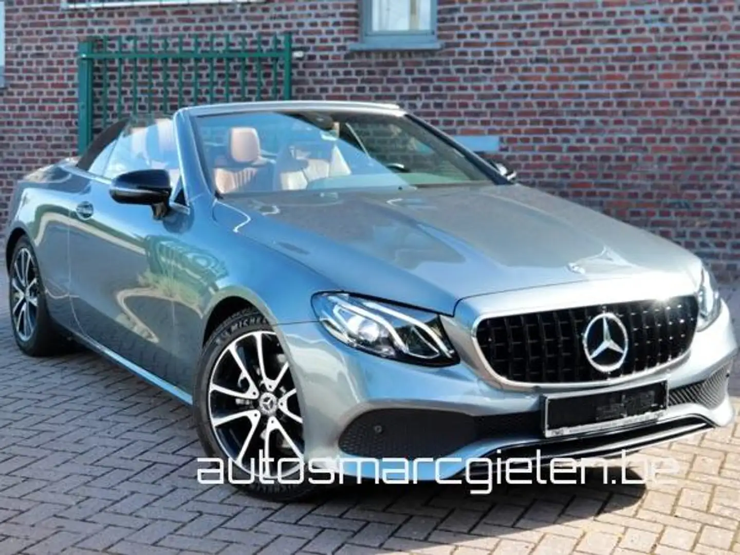 Mercedes-Benz E 200 E 200 4Matic Cabrio 9G-TRONIC Avantgarde siva - 1