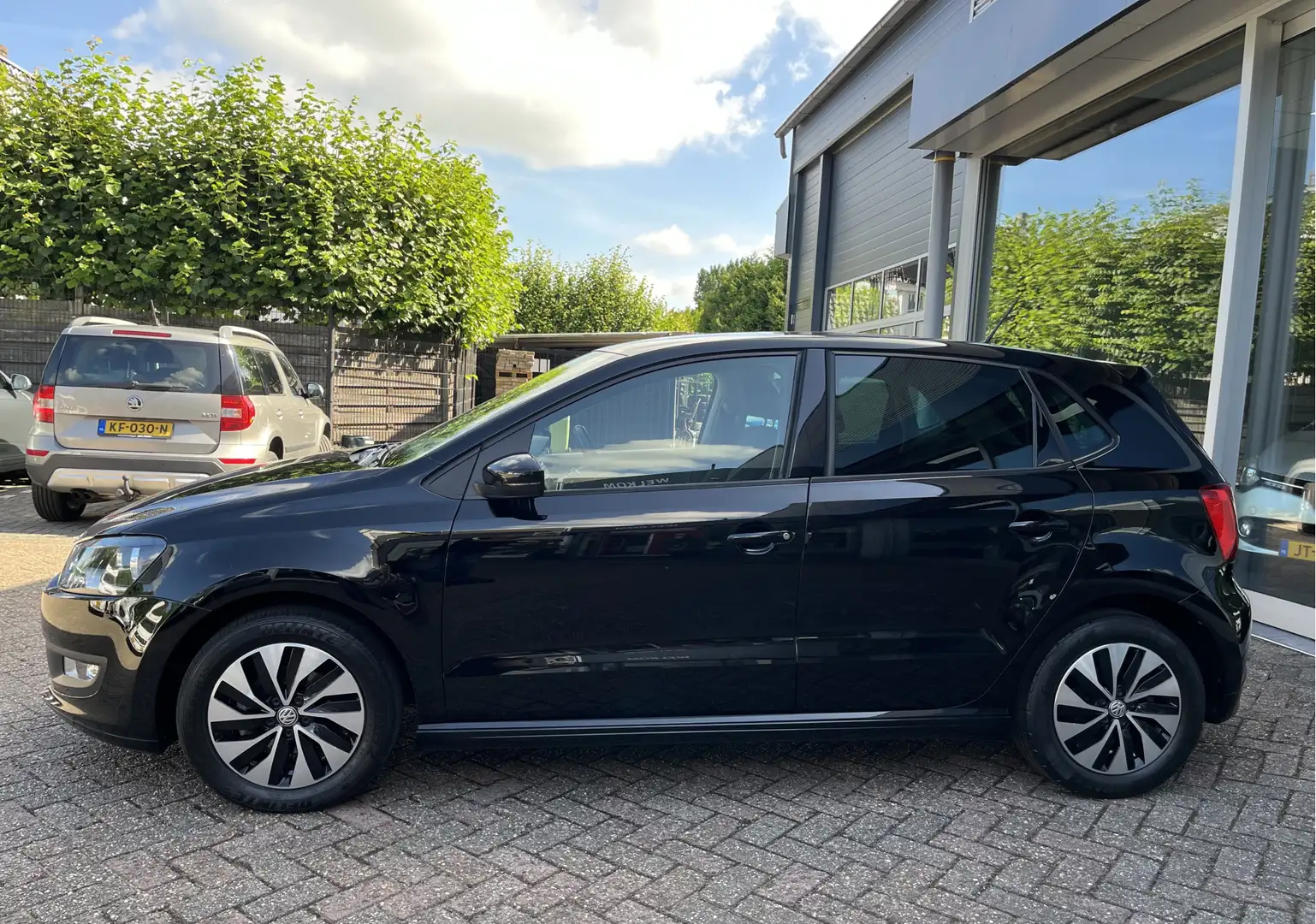 Volkswagen Polo 1.0 BlueMotion Edition Bluetooth, Cruise Control, Negro - 2