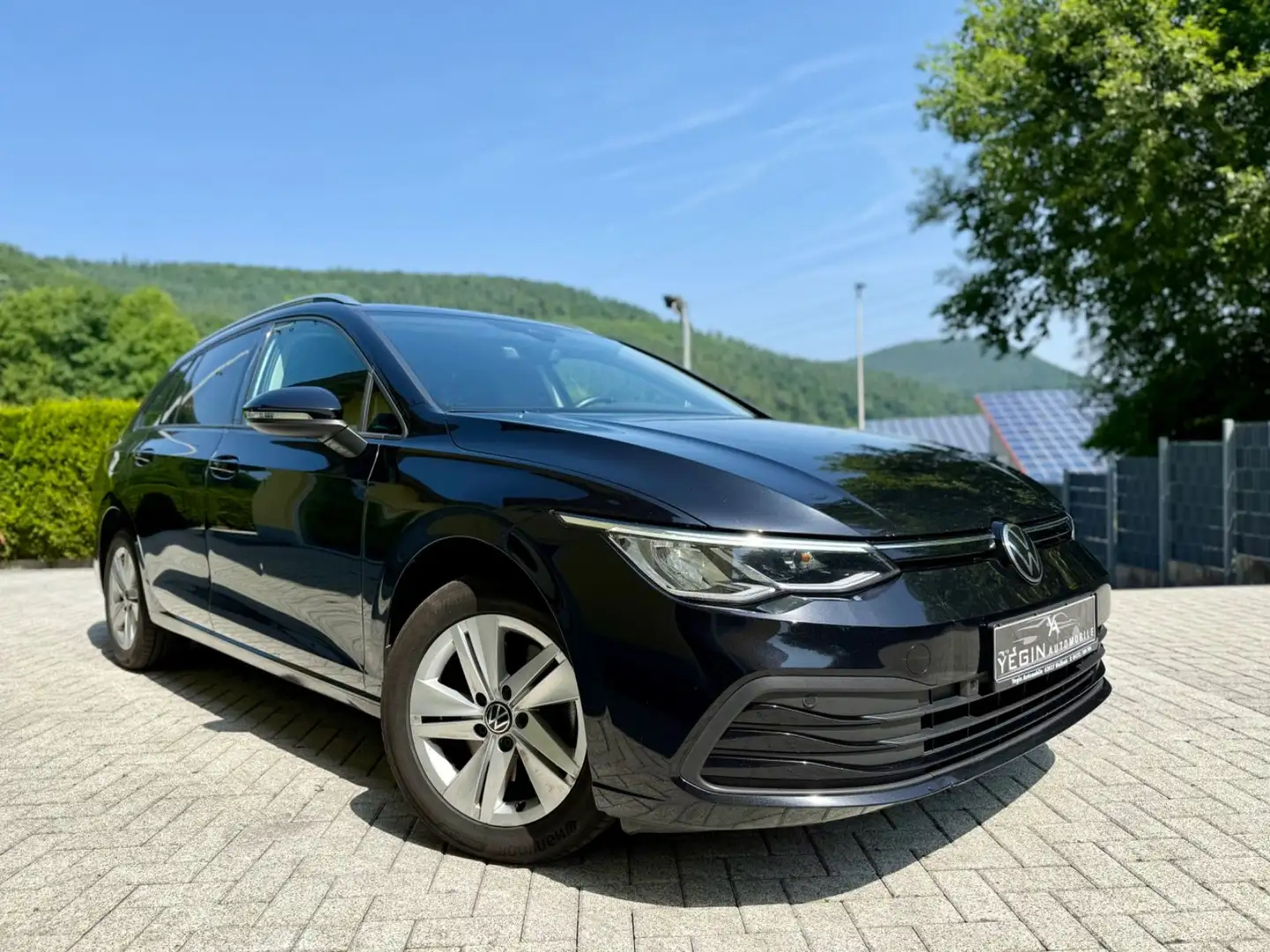Volkswagen Golf VIII Variant 2.0 TDI Life Virtual-LED-PDC Schwarz - 1