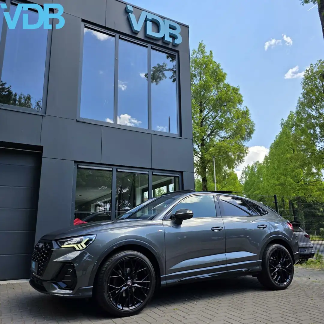 Audi Q3 Sportback 35 TFSI S-Line BLACK EDITION PANO VOL!! Grijs - 2