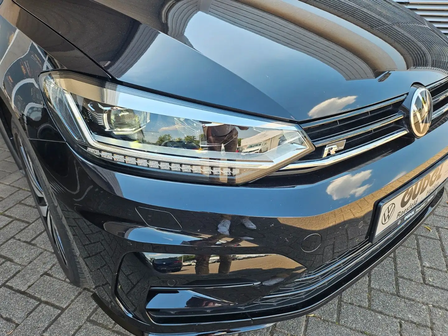 Volkswagen Touran 1.5 TSI DSG Highl.R-Line AHK Nav ACC Pano Black - 2