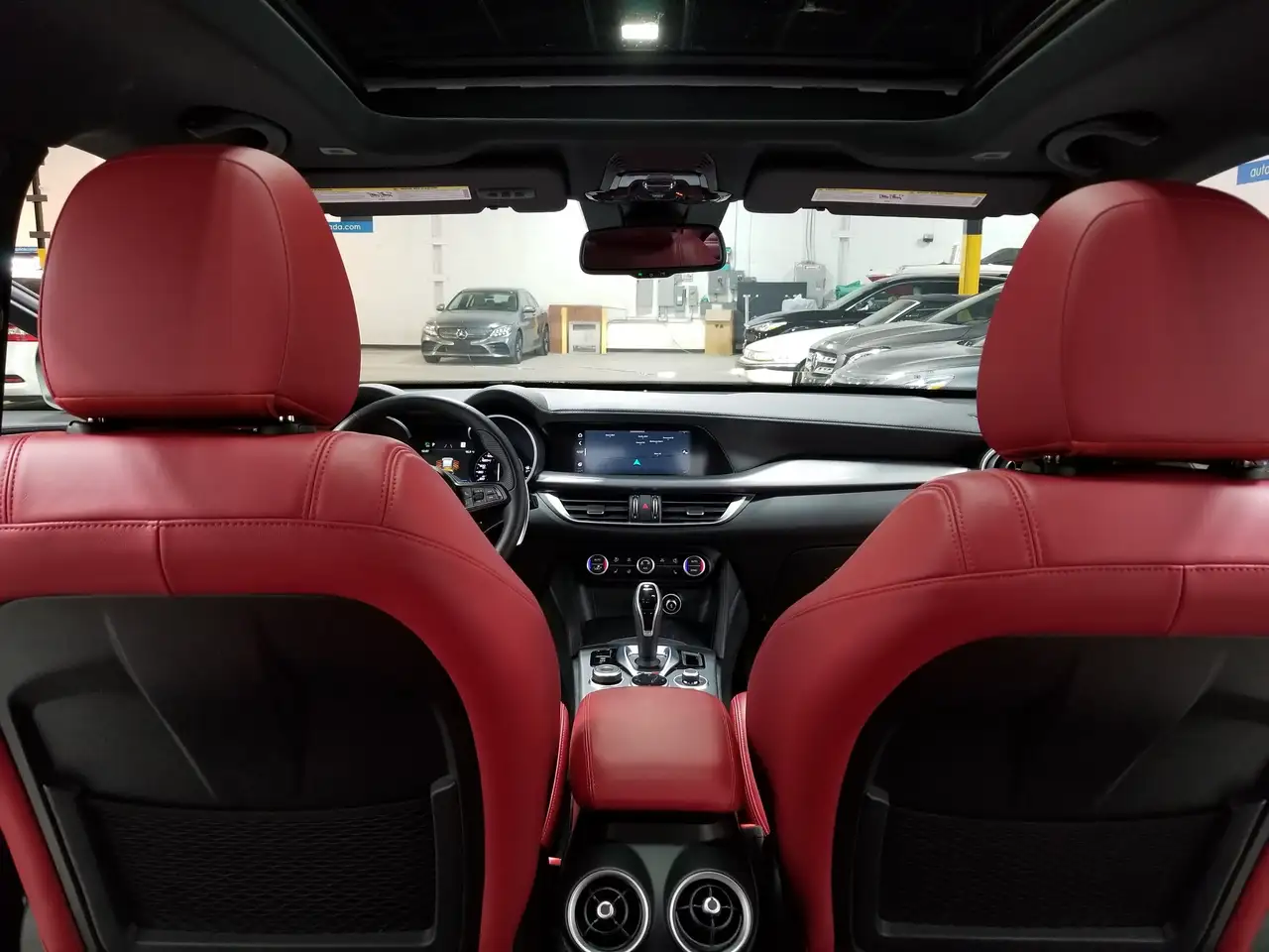 Alfa Romeo Stelvio снимка Alfa Romeo Stelvio