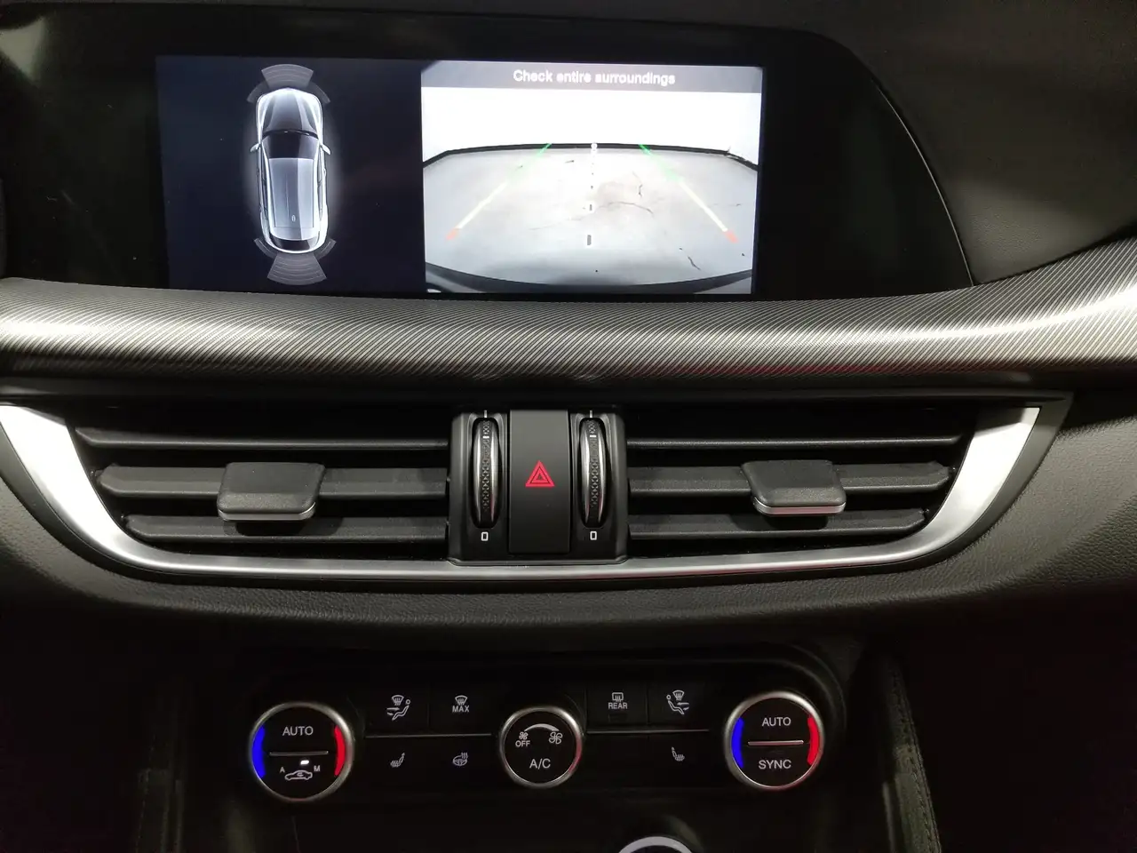 Alfa Romeo Stelvio снимка Alfa Romeo Stelvio