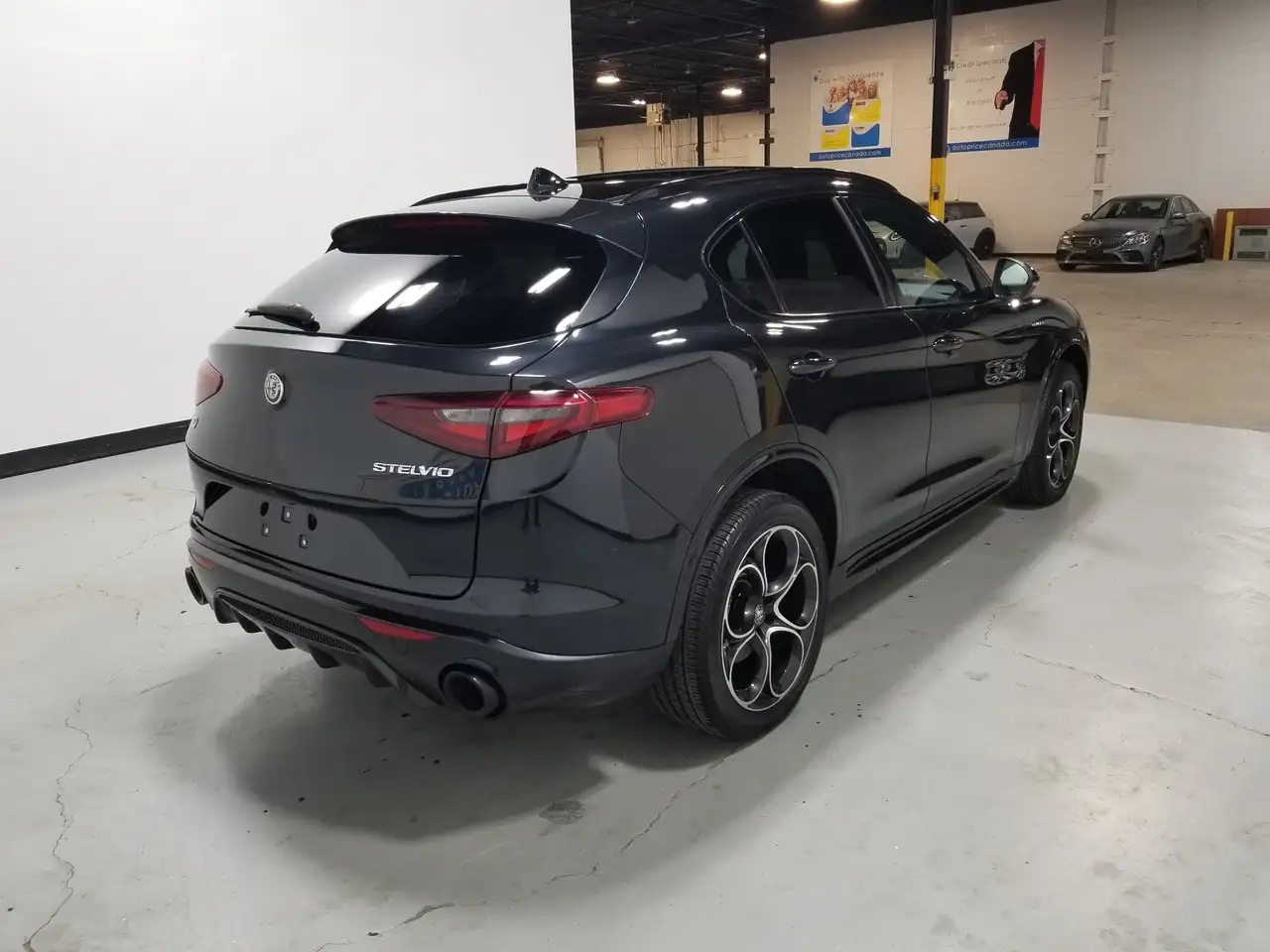 Alfa Romeo Stelvio снимка Alfa Romeo Stelvio
