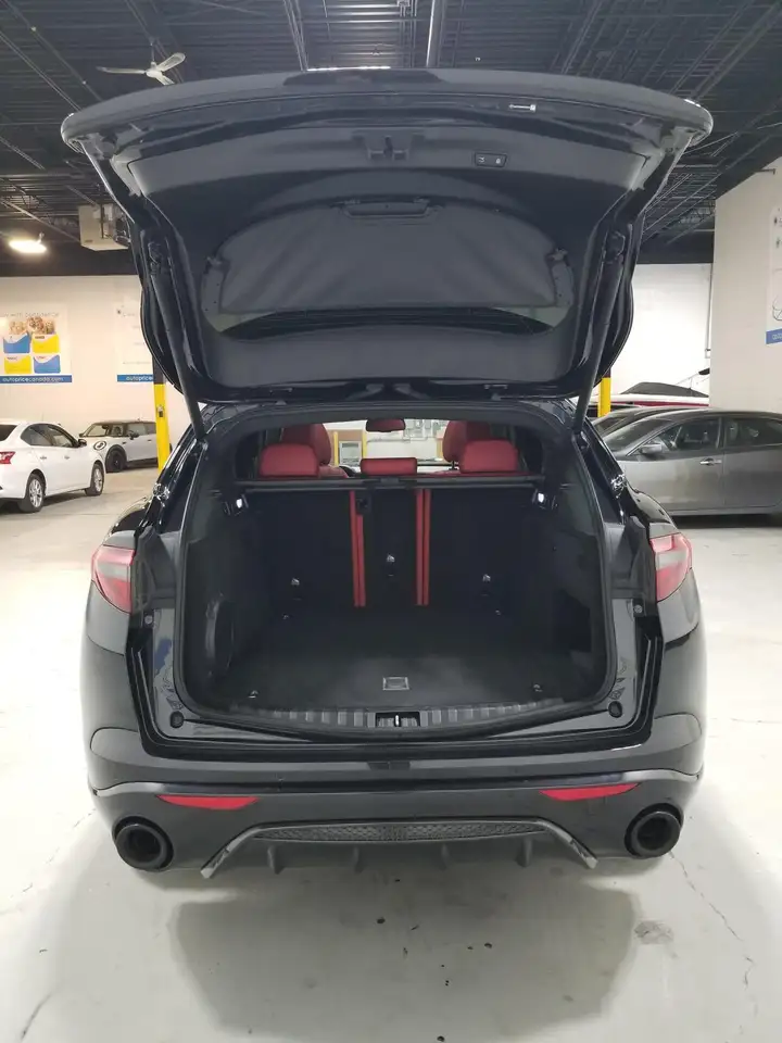 Alfa Romeo Stelvio снимка Alfa Romeo Stelvio
