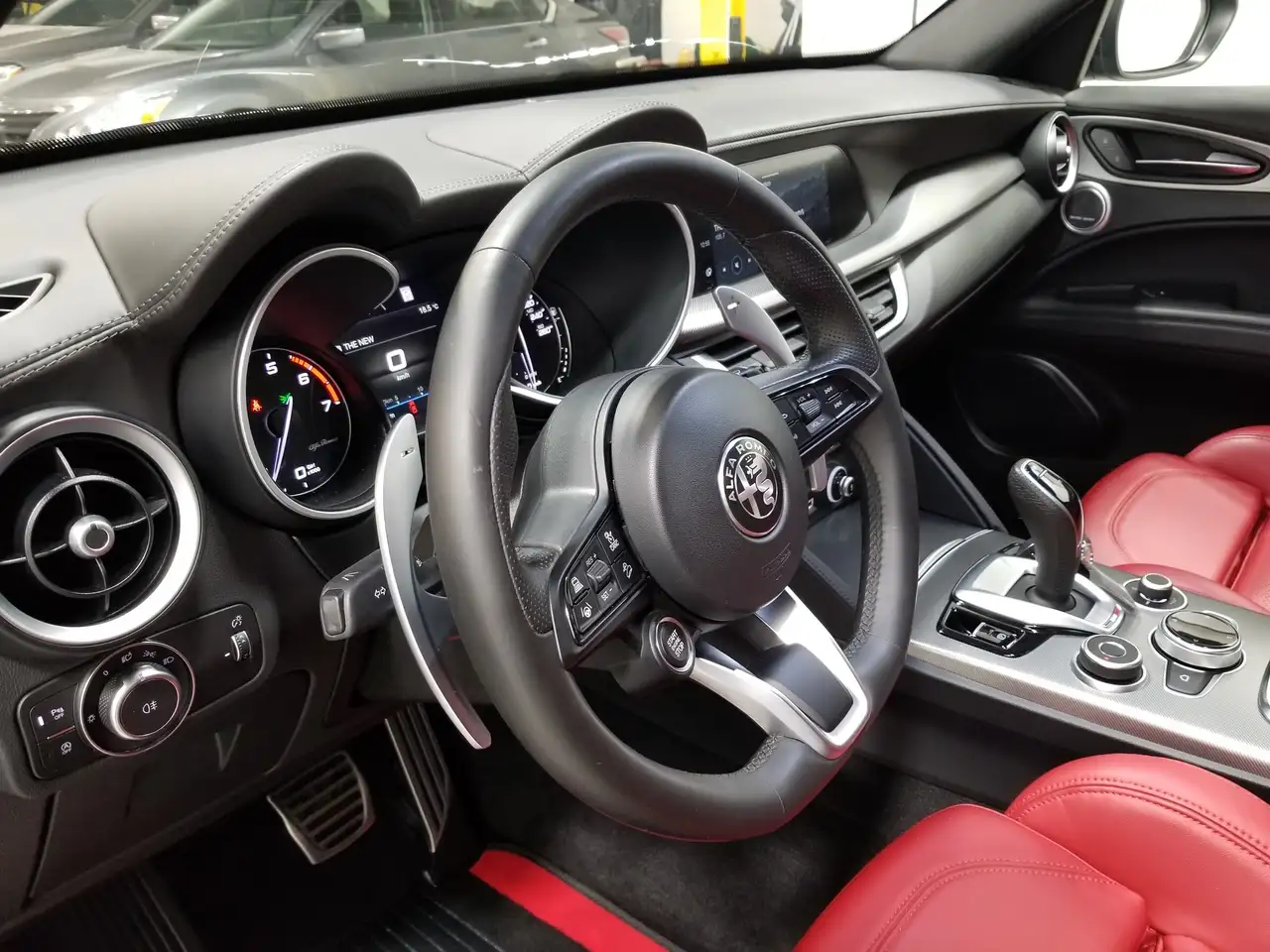 Alfa Romeo Stelvio снимка Alfa Romeo Stelvio