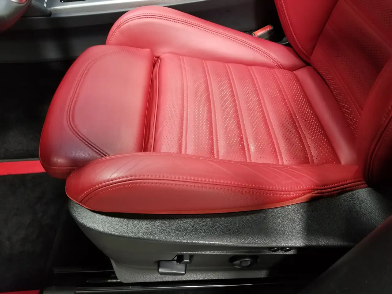 Alfa Romeo Stelvio снимка Alfa Romeo Stelvio