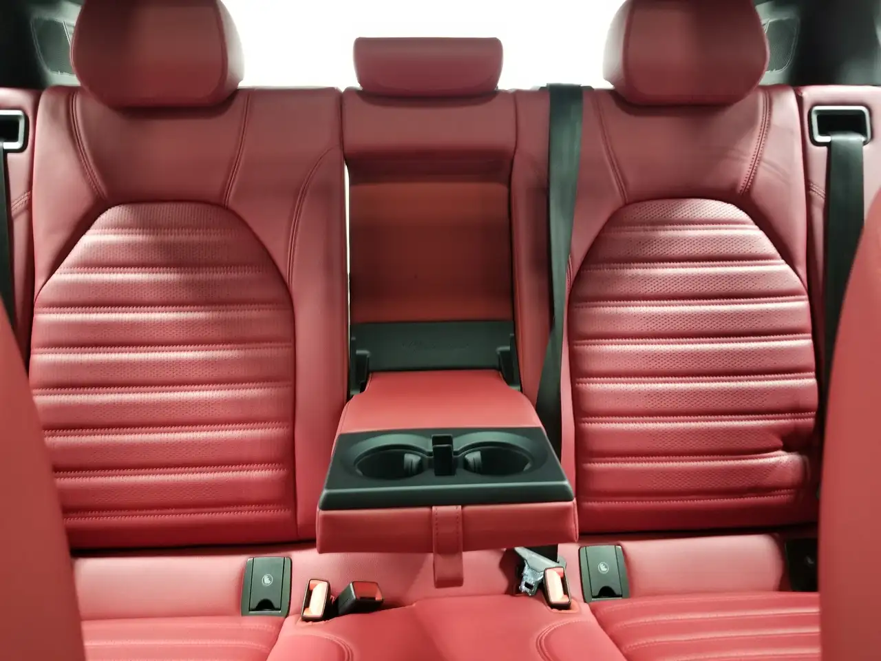 Alfa Romeo Stelvio снимка Alfa Romeo Stelvio