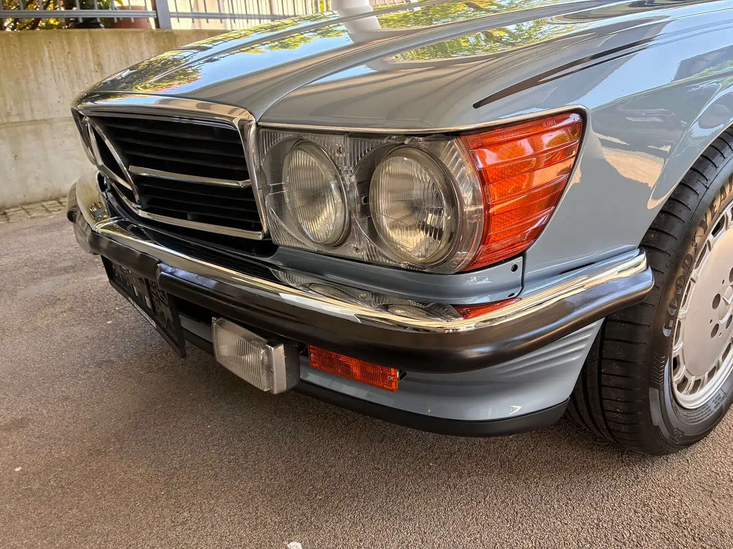 Mercedes-Benz SL 560 Blau - 2