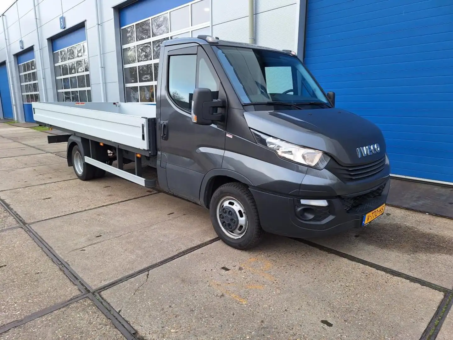 Iveco Daily 35C14V 2.3 410 H3 Grijs - 1