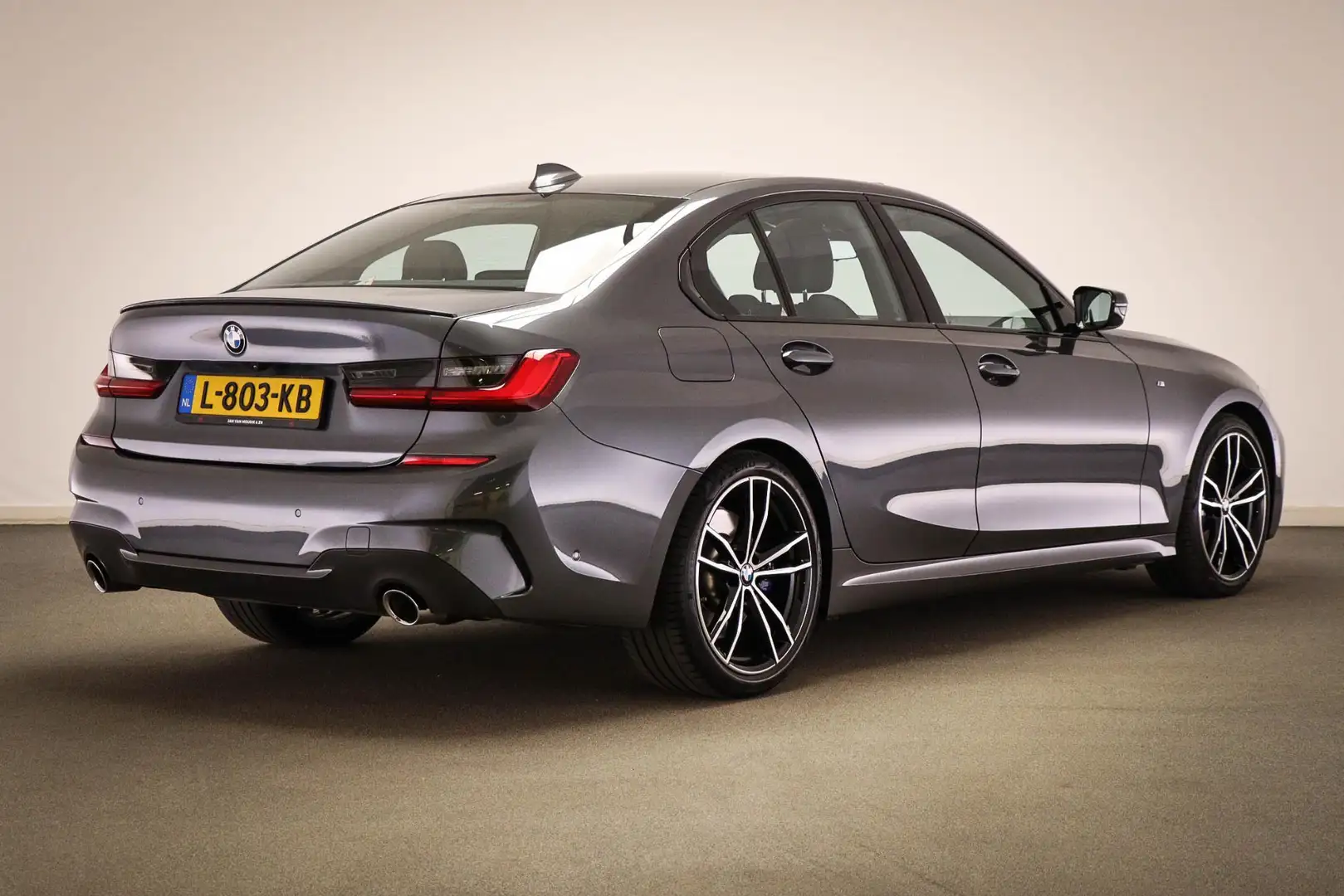 BMW 320 3-serie 320i High Executive Edition | M SPORT PLUS Grau - 2