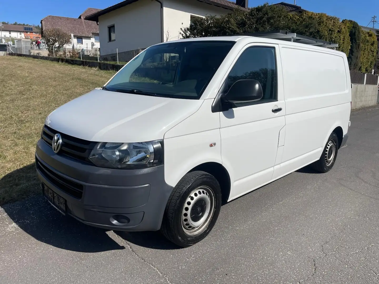 Volkswagen T5 2,0 TDI Campingausbau Weiß - 1